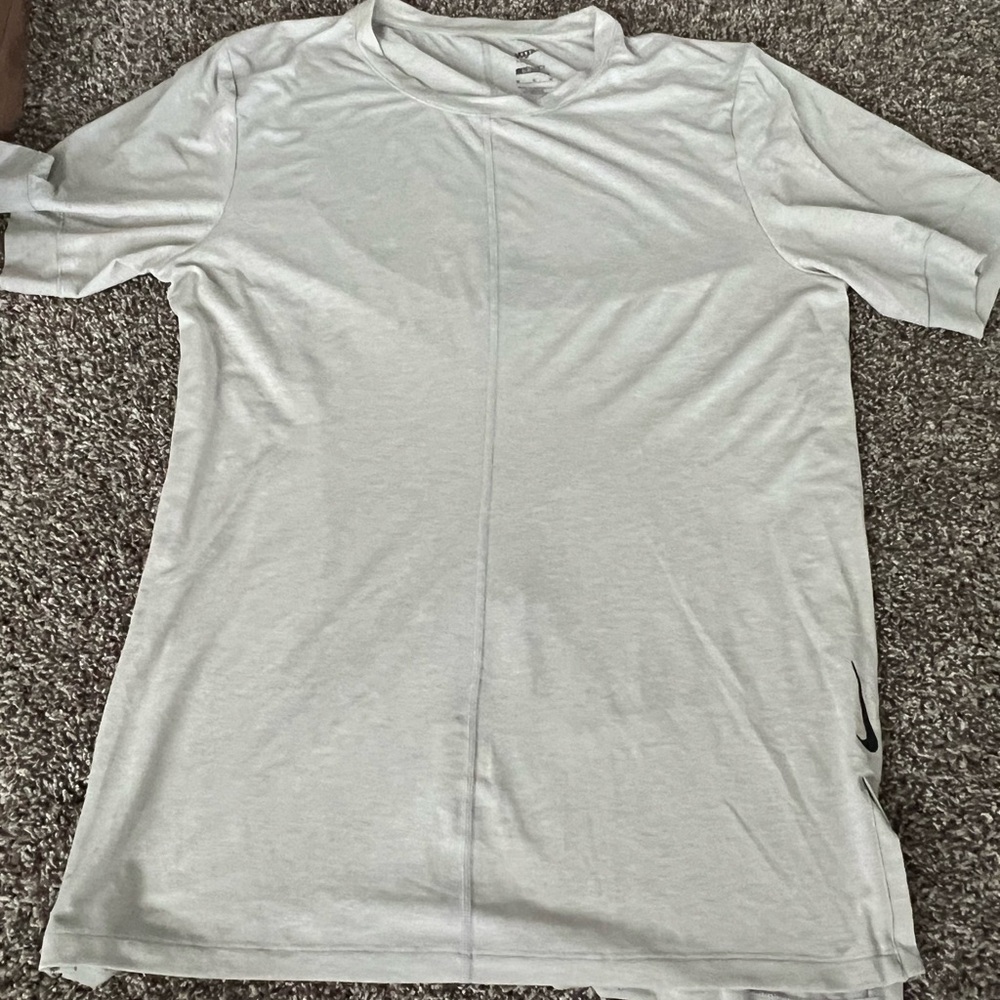 Nike Men's Gray Short Sleeve Tee